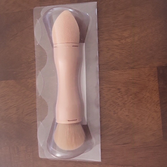 KKW CONCEALER  DUO BRUSH MAKE-UP - Picture 4 of 5